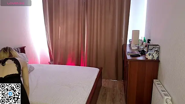 Snapshot of LynetHakes chatting on 15, 4, 2026 LynetHakes online show from 15, 4, 2026