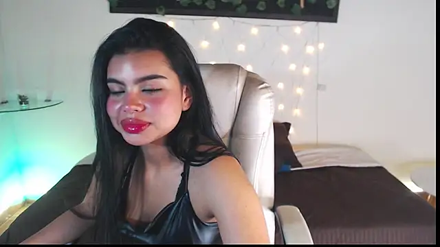 Snapshot of saray__jones chatting on 24, 2, 2025 saray jones online show from 24, 2, 2025