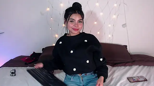 Snapshot of saray__jones chatting on 19, 3, 2025 saray jones online show from 19, 3, 2025