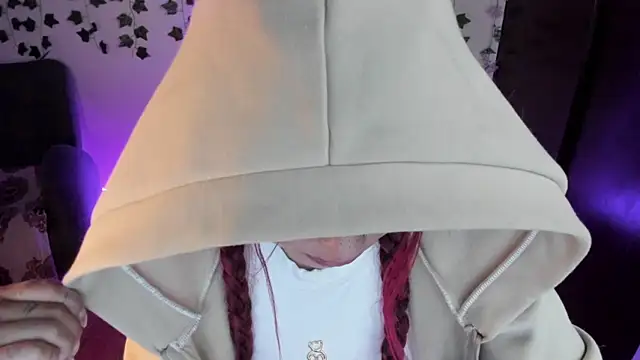 Snapshot of saray__jones chatting on 12, 9, 2025 saray jones online show from 12, 9, 2025