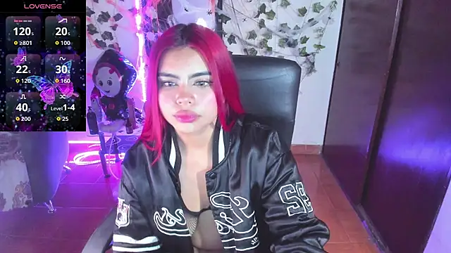 Snapshot of saray__jones chatting on 4, 10, 2025 saray jones online show from 4, 10, 2025