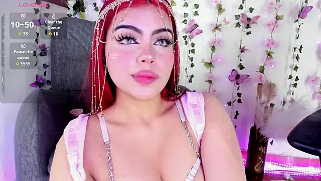 Snapshot of saray__jones chatting on 28, 4, 2026 saray jones online show from 28, 4, 2026