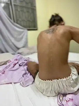 Snapshot of White_Lu chatting on 20, 11, 2025 White Lu online show from 20, 11, 2025