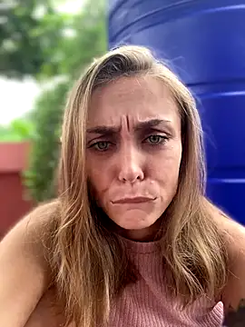 Snapshot of White_Lu chatting on 24, 11, 2025 White Lu online show from 24, 11, 2025