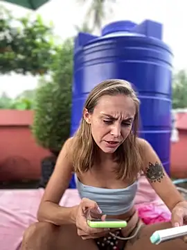 Snapshot of White_Lu chatting on 26, 11, 2025 White Lu online show from 26, 11, 2025