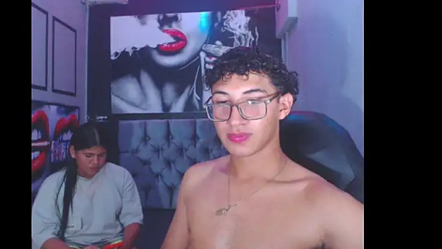 Snapshot of jordi_and_mia chatting on 22, 1, 2025 jordi and mia online show from 22, 1, 2025