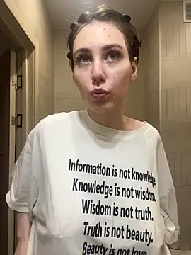 Molli Luv online show from 20, 11, 2025