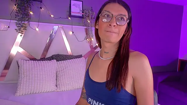 LauraaGomezz   online show from 10, 10, 2025