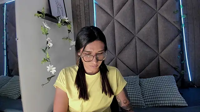 LauraaGomezz   online show from 14, 10, 2025
