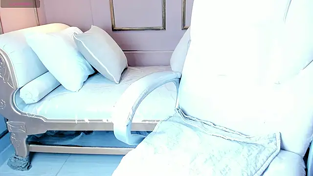 Snapshot of ZoeySnow chatting on 28, 11, 2025 ZoeySnow online show from 28, 11, 2025