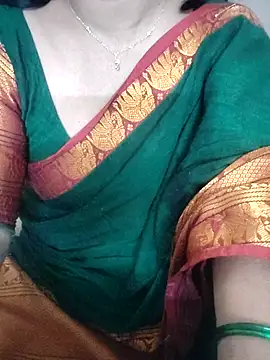 Snapshot of laxmitelugu78 chatting on 27, 9, 2025 laxmitelugu78 online show from 27, 9, 2025