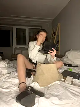 bunnythetailor online show from 3, 11, 2025