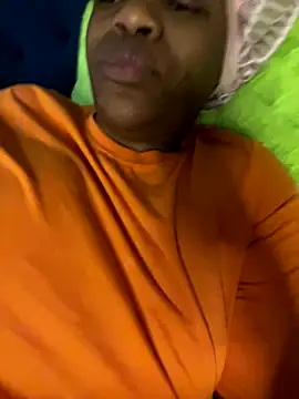 Snapshot of Boneca25 chatting on 17, 11, 2025 Boneca25 online show from 17, 11, 2025