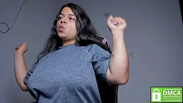 Snapshot of Little_Shaara chatting on 10, 10, 2025 Little Shaara online show from 10, 10, 2025