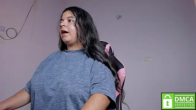 Snapshot of Little_Shaara chatting on 14, 10, 2025 Little Shaara online show from 14, 10, 2025