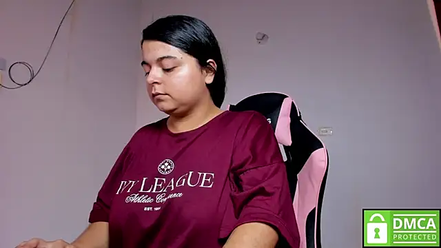 Snapshot of Little_Shaara chatting on 4, 11, 2025 Little Shaara online show from 4, 11, 2025