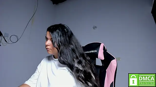 Snapshot of Little_Shaara chatting on 21, 11, 2025 Little Shaara online show from 21, 11, 2025