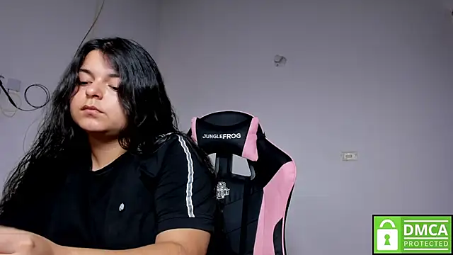 Snapshot of Little_Shaara chatting on 25, 11, 2025 Little Shaara online show from 25, 11, 2025