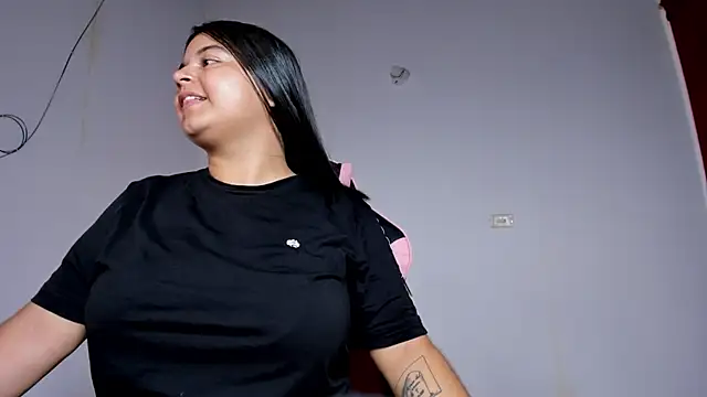 Snapshot of Little_Shaara chatting on 17, 12, 2025 Little Shaara online show from 17, 12, 2025