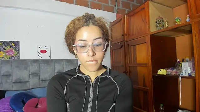 Snapshot of Isangel_ chatting on 23, 9, 2025 Isangel online show from 23, 9, 2025