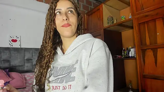 Snapshot of Isangel_ chatting on 26, 9, 2025 Isangel online show from 26, 9, 2025