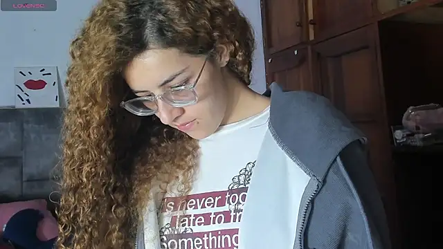 Snapshot of Isangel_ chatting on 10, 10, 2025 Isangel online show from 10, 10, 2025