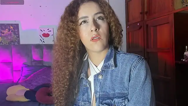 Snapshot of Isangel_ chatting on 12, 10, 2025 Isangel online show from 12, 10, 2025