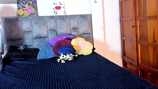 Snapshot of Isangel_ chatting on 6, 11, 2025 Isangel online show from 6, 11, 2025