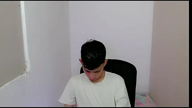 Snapshot of Alexxx_lov chatting on 28, 2, 2025 Alexxx lov online show from 28, 2, 2025