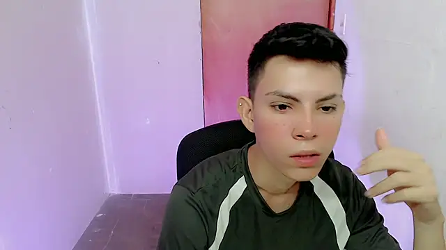 Snapshot of Alexxx_lov chatting on 13, 9, 2025 Alexxx lov online show from 13, 9, 2025