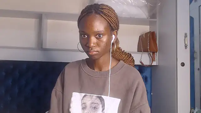 Snapshot of YoungDiva69 chatting on 6, 2, 2025 YoungDiva69 online show from 6, 2, 2025