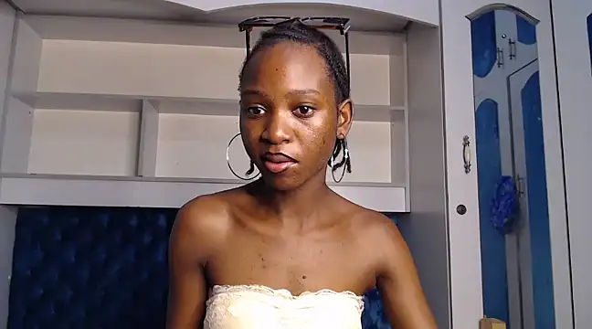 Snapshot of YoungDiva69 chatting on 5, 3, 2025 YoungDiva69 online show from 5, 3, 2025