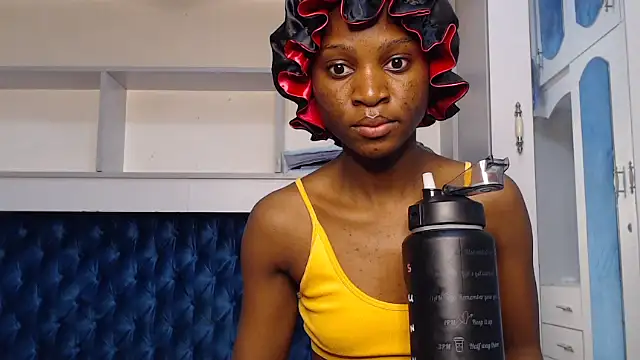 Snapshot of YoungDiva69 chatting on 26, 10, 2025 YoungDiva69 online show from 26, 10, 2025