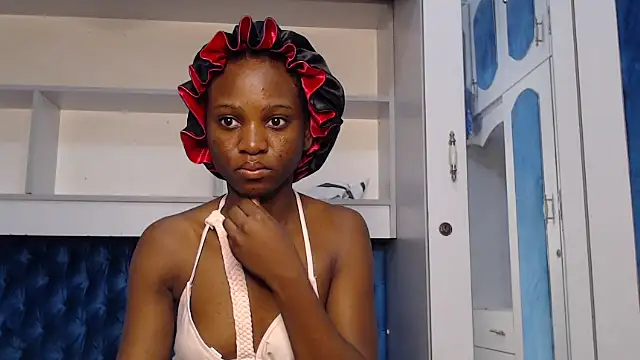 Snapshot of YoungDiva69 chatting on 28, 10, 2025 YoungDiva69 online show from 28, 10, 2025