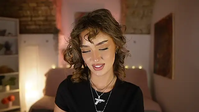 Clara Nia online show from 22, 2, 2025