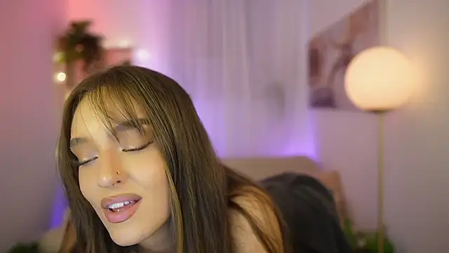 Clara Nia online show from 18, 2, 2026