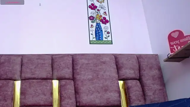 VICTORIAHANK  online show from 9, 4, 2026