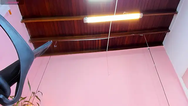 Snapshot of SamanthaMilann chatting on 8, 3, 2026 SamanthaMilann online show from 8, 3, 2026