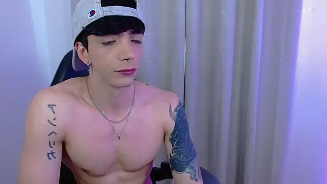 Snapshot of H3ll_B0I chatting on 10, 10, 2025 H3ll B0I online show from 10, 10, 2025