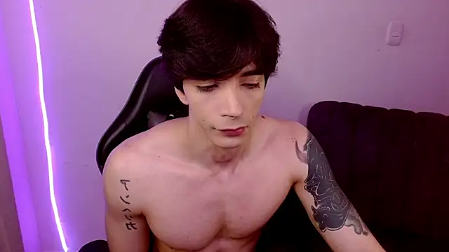 Snapshot of H3ll_B0I chatting on 5, 6, 2026 H3ll B0I online show from 5, 6, 2026