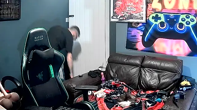 Snapshot of HuffedAdvocate chatting on 18, 11, 2025 HuffedAdvocate online show from 18, 11, 2025