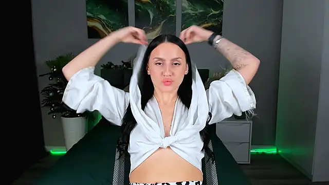 EmiliaBeynard online show from 3, 2, 2025