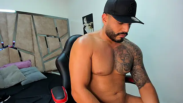 Snapshot of LeandroRusso chatting on 4, 2, 2025 LeandroRusso online show from 4, 2, 2025