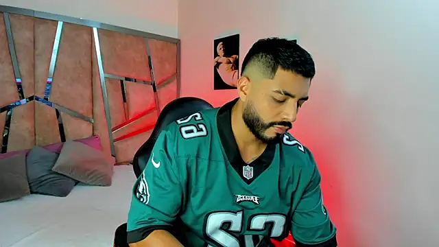 Snapshot of LeandroRusso chatting on 5, 2, 2025 LeandroRusso online show from 5, 2, 2025