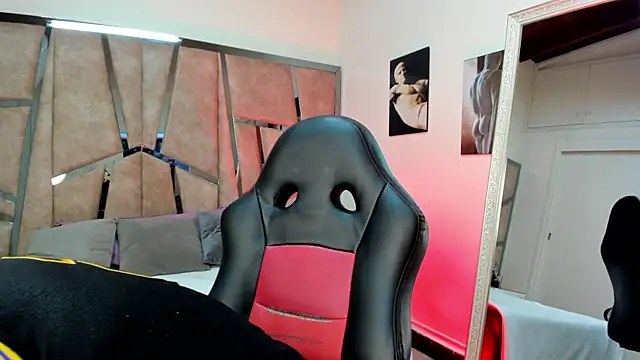 Snapshot of LeandroRusso chatting on 11, 2, 2025 LeandroRusso online show from 11, 2, 2025