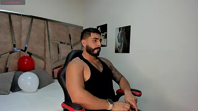 Snapshot of LeandroRusso chatting on 15, 2, 2025 LeandroRusso online show from 15, 2, 2025