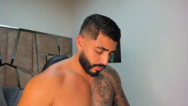 Snapshot of LeandroRusso chatting on 25, 2, 2025 LeandroRusso online show from 25, 2, 2025