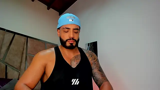 Snapshot of LeandroRusso chatting on 7, 3, 2025 LeandroRusso online show from 7, 3, 2025