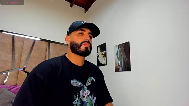 Snapshot of LeandroRusso chatting on 8, 3, 2025 LeandroRusso online show from 8, 3, 2025