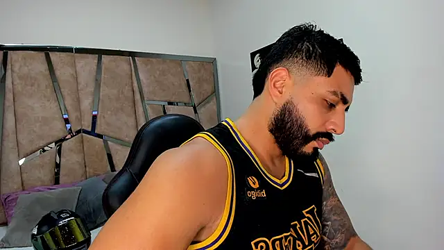 Snapshot of LeandroRusso chatting on 11, 3, 2025 LeandroRusso online show from 11, 3, 2025